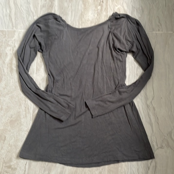 Krisstell gray fitted and flowy tunic - Picture 2 of 4